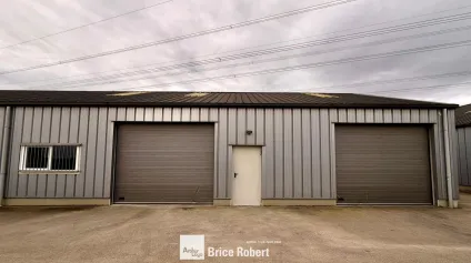 A louer - Trois locaux artisanaux rénovés avec partie stockage - Saint-André-de-Corcy - Offre immobilière - Arthur Loyd