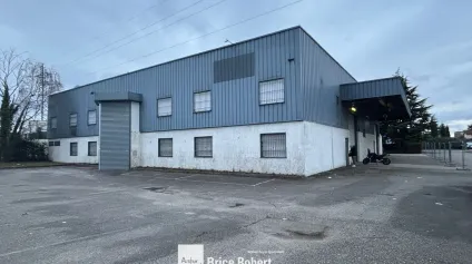 A vendre - Bâtiment d'activités équipé de 5 ponts roulants de 3.2 T - Saint-Priest - Offre immobilière - Arthur Loyd