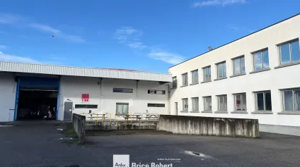 Location bâtiment d’activité indépendant avec parkings à Villeurbanne - Offre immobilière - Arthur Loyd