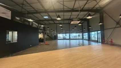 LOCAL COMMERCIAL à LOUER de 921 m² - Offre immobilière - Arthur Loyd