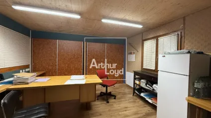 TERRAIN COMMERCIAL - LOCAUX STOCKAGE - ESBLY - Offre immobilière - Arthur Loyd