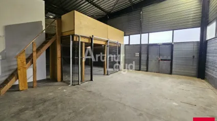 A LOUER - STE GEMMES SUR LOIRE - LOCAL D'ACTIVITÉ 245 m² - Offre immobilière - Arthur Loyd