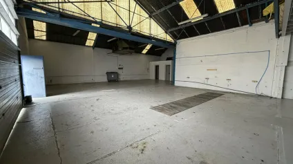 Local commercial / activité de 280 m²  Forte visibilité et accès immédiat aux axes majeurs à Poitiers - Offre immobilière - Arthur Loyd