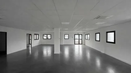 PLATEAU DE BUREAUX 300M2 - ZONE MENDES FRANCE - PARKING PRIVATIF - ACCES A10/A83 NIORT NORD - Offre immobilière - Arthur Loyd