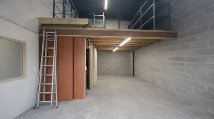 A LOUER LOCAUX D'ACTIVITÉ 162M2 MARINES - Offre immobilière - Arthur Loyd