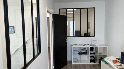 Local commercial à louer à Saint-Nazaire avec vitrine d angle et hauteur sous plafond - Offre immobilière - Arthur Loyd