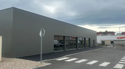 A LOUER : Locaux commerciaux idéalement situés en zone commerciale à Feurs - Offre immobilière - Arthur Loyd