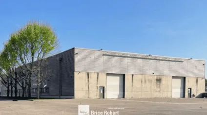 A louer ou à acheter - Bâtiment d'activités sur un terrain indépendant et clos - Saint-Priest - Offre immobilière - Arthur Loyd