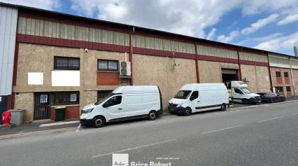 Location local d’activité avec espaces de stockage à Venissieux accès rapide - Offre immobilière - Arthur Loyd