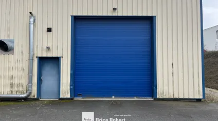 A vendre - Cellules d'activités avec une hauteur sous plafond de 4,5 m - Bessenay - Offre immobilière - Arthur Loyd