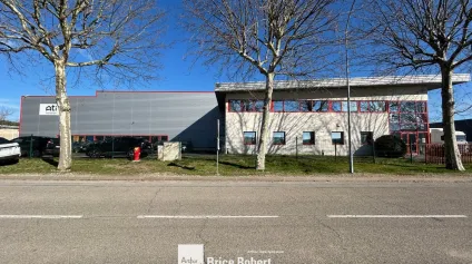 A louer - Bâtiment activité indépendant avec une hauteur de 10 m dans l'espace de stockage - Dagneux - Offre immobilière - Arthur Loyd