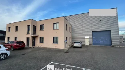 A louer - Bâtiment indépendant avec deux portes à quai - Colombier-Saugnieu - Offre immobilière - Arthur Loyd