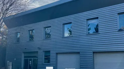 A louer - Bâtiments d'activités avec plusieurs places de parking dans un parc sécurisé - Dardilly - Offre immobilière - Arthur Loyd