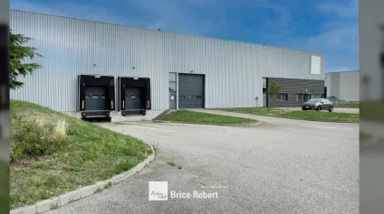 A louer - Local d'activités avec hauteur sous plafond et 2 portes à quai - Mornant - Offre immobilière - Arthur Loyd