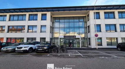 Bureaux à louer à Lyon Gerland lumineux au rez-de-chaussée avec accès PMR - Offre immobilière - Arthur Loyd