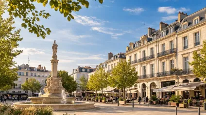 BUREAUX DE CARACTÈRE  CENTRE-VILLE LA ROCHELLE  IMMEUBLE BOURGEOIS AVEC TERRASSE - Offre immobilière - Arthur Loyd