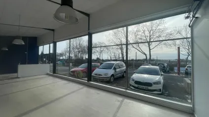 Grand local local commercial à louer à Béziers - Offre immobilière - Arthur Loyd