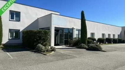 Valence Briffaut, bâtiment de bureau avec vaste parking à la vente - Offre immobilière - Arthur Loyd