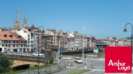 BAYONNE PLEIN CENTRE, local avec grande vitrine - Offre immobilière - Arthur Loyd