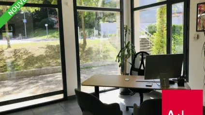 ANGLET - local commercial ou professionnel avec belle visibilité - Offre immobilière - Arthur Loyd