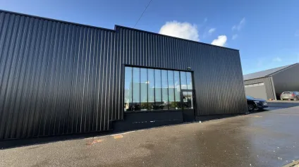 Local d'activités récent disponible à GENSAC-LA-PALLUE proche RN 141 - Offre immobilière - Arthur Loyd