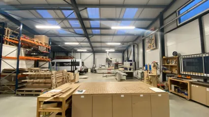 A LOUER LOCAL D'ACTIVITES DE 350M² LANDEVANT - Offre immobilière - Arthur Loyd