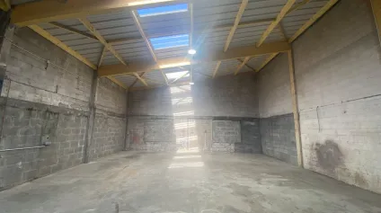 A LOUER BÂTIMENT D'ACTIVITES DE 275 M² PORT DE COMMERCE DE LORIENT - Offre immobilière - Arthur Loyd