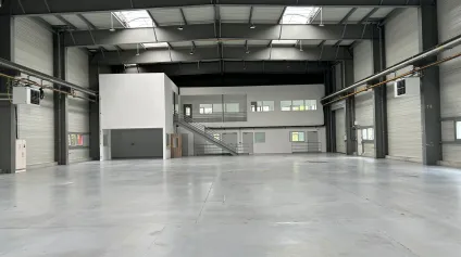 Local d’activités à louer avec bureaux à Saint-Nazaire accès poids lourds - Offre immobilière - Arthur Loyd