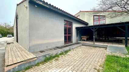 Bâtiment indépendant à VENDRE sur la ZI DES JALASSIERES à EGUILLES. - Offre immobilière - Arthur Loyd