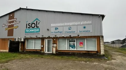 Local d'activités avec showroom à Chazelles proche Dordogne et Angoulême - Offre immobilière - Arthur Loyd