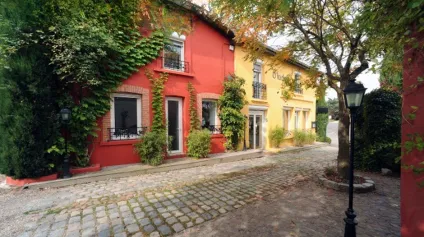 À VENDRE : Murs commerciaux loués à CLEPPE - Offre immobilière - Arthur Loyd