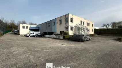 Local d’activités à vendre à Dardilly avec entrepôt et parking sécurisé - Offre immobilière - Arthur Loyd