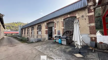 A vendre et/ou à louer - Bâtiment sur 2 niveaux sur son terrain indépendant - Vienne - Offre immobilière - Arthur Loyd