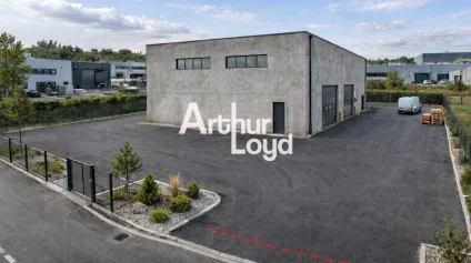 LOCAL A VENDRE 400M² SUR TERRAIN INDEPENDANT 1600 M²  LE MUY - Offre immobilière - Arthur Loyd