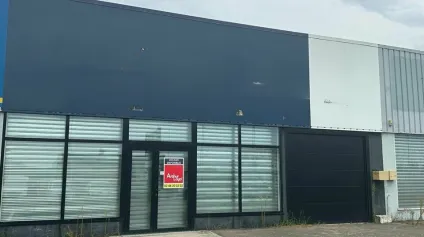 A LOUER - CELLULE COMMERCIALE - ST GERMAIN DU PUY - Offre immobilière - Arthur Loyd