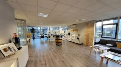 Local d'activité 617 m²  Emplacement stratégique et belle visibilité à Cran-Gevrier - Offre immobilière - Arthur Loyd