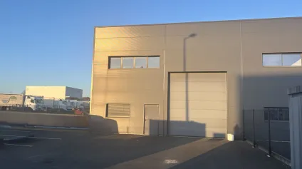 Local d activite a louer a Vigneux de Bretagne independant avec stockage exterieur - Offre immobilière - Arthur Loyd