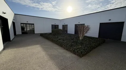 Locaux d'activité - Bureaux et Atelier propre - a Louer sur Bourg les Valence - Offre immobilière - Arthur Loyd