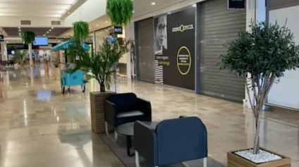 RARE LOCAL COMMERCIAL EN PLEIN COEUR DU CENTRE COMMERCIAL CAP SUD A LOUER - Offre immobilière - Arthur Loyd