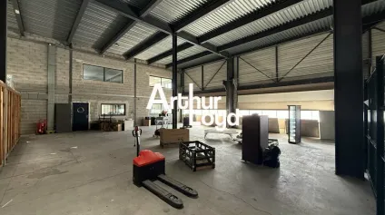 À LOUER  Locaux d'activité d'environ 280 m²  Bureaux et stockage - Zone du Capitou - Offre immobilière - Arthur Loyd