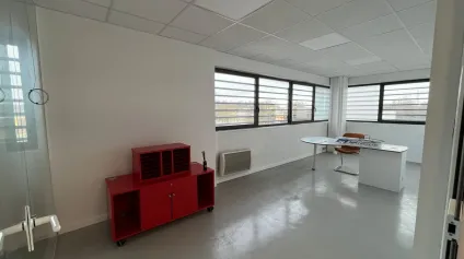 A LOUER - BUREAUX - SAINT MAXIMIN ZONE COMMERCIALE - Offre immobilière - Arthur Loyd