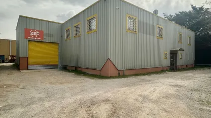 En EXCLUSIVITE - Bâtiment indépendant à usage d'activités à LOUER sur SAINT VICTORET proche A7 - Offre immobilière - Arthur Loyd