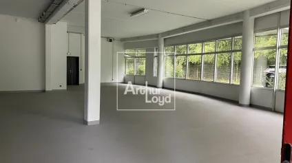 LOCAL D'ACTIVITE EN RDC A LOUER TIGERY - Offre immobilière - Arthur Loyd