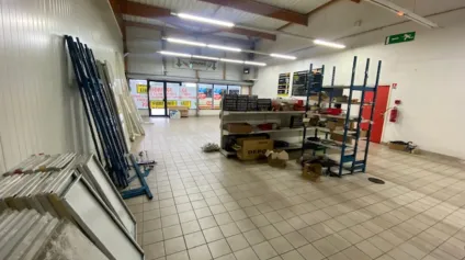 LOCAUX COMMERCIAUX 400 M² PROXIMITE HOPITAL DE MORLAIX PLOURIN LES MORLAIX - Offre immobilière - Arthur Loyd