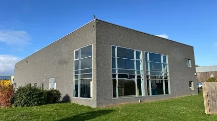 Entrepôt à louer 930 m2 avec showroom lumineux à Hallennes-lez-Haubourdin - Offre immobilière - Arthur Loyd