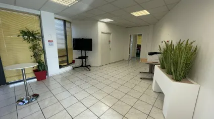 LOCATION CENTRE VILLE DE NIORT 300m2 SECTEUR AVENUE DE LA ROCHELLE REZ DE CHAUSSE - Offre immobilière - Arthur Loyd