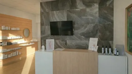 OPPORTUNITÉ RARE DANS UN RETAIL PARK À FORTE VISIBILITÉ - Offre immobilière - Arthur Loyd