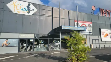 LOCAL COMMERCIAL location à CHÂTELLERAULT 86100 - Offre immobilière - Arthur Loyd