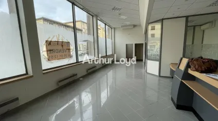 Local commercial indépendant 134 m2 environ. - Offre immobilière - Arthur Loyd