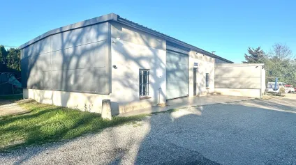 En EXCLUSIVITE - Locaux d'activités avec terrain à LOUER sur PUYRICARD - Offre immobilière - Arthur Loyd